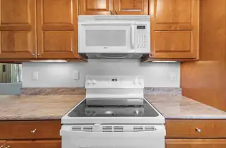 3112 Riviera Place NE Kitchen