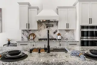 609 6th Street NE Kitchen