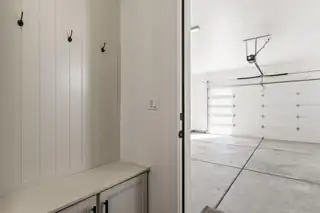 609 6th Street NE Garage