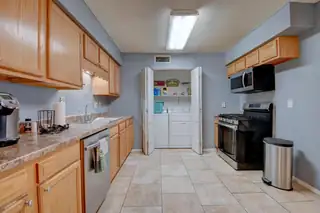 2813 Desert Garden Lane SW Kitchen