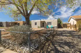 905 Madeira Drive SE Exterior Front