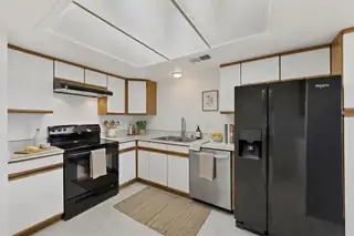 823 Country Club Drive SE APT 1B Kitchen