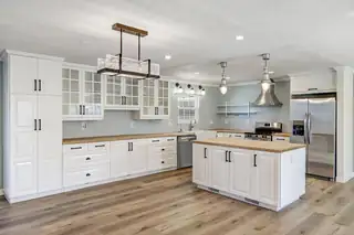 11421 Bar Harbor Place NE Kitchen