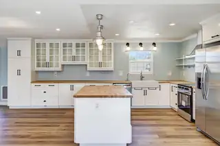 11421 Bar Harbor Place NE Kitchen