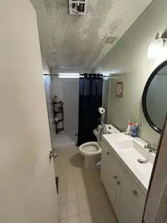 995 Harris Avenue Bathroom