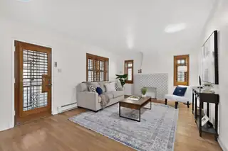 324 Wellesley Drive SE Living Room