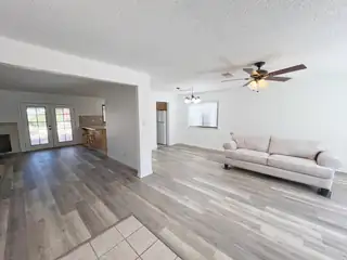 7205 Avenida La Costa NE 
