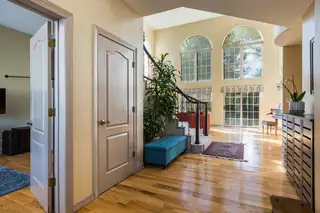 6605 Beau Chene NE Living Room