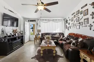 1121 Willow Court SE Living Room