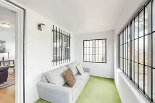 3106 Monte Vista Boulevard NE Living Room