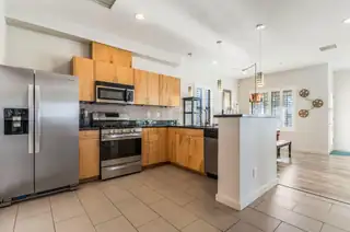 201 Aliso Drive SE 11 Kitchen