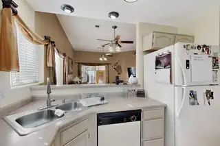 609 Wanda Court SW Kitchen