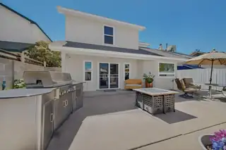 12323 Haines Avenue NE Patio