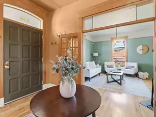 216 9th Street NW Living Room