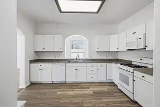 212 S 5th Street Kitchen