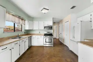 6067 Cottontail Road NE Kitchen