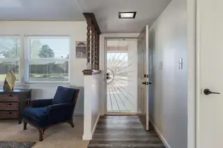 6925 Marilyn Avenue NE Living Room