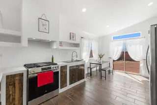 6128 Full Moon Avenue NW Kitchen