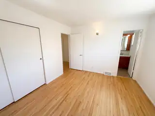 3336 Betts Drive NE Living Room