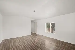 714 CITY VIEW Drive SW Living Room