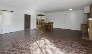 2824 Vermont Street NE Living Room