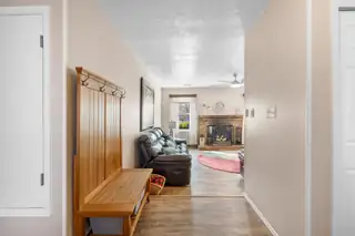 89 Wyoming Autumn Road NE Living Room