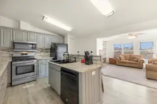 39 Maple Road Kitchen