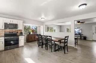 41 Calle Del Media Dining Room