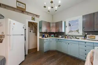 311 W Broadway Kitchen