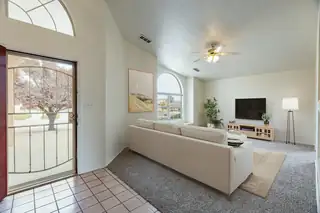 909 Hollow Park Court SE Living Room