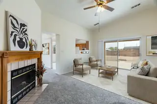 909 Hollow Park Court SE Living Room