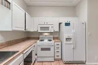 10011 Alexandria Road NE Kitchen