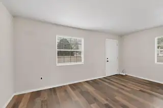 433 Loma Hermosa Drive NW Living Room