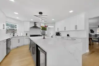 12509 Eagle Rock Avenue NE Living Room