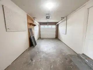 8112 Princess Jeanne Avenue NE Garage