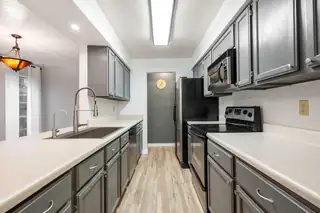 10440 Montgomery Boulevard NE Kitchen