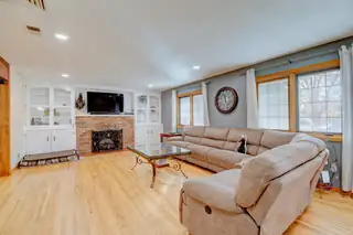 3406 Inman Court NE Living Room