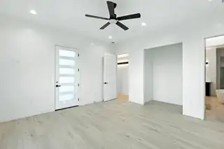 2016 Contreras Road NE Living Room