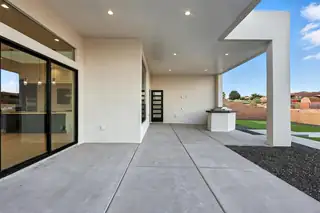 2016 Contreras Road NE Patio