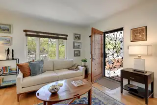 1425 Roma Avenue NE Living Room