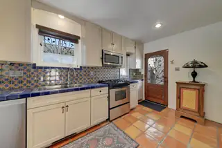 1425 Roma Avenue NE Kitchen