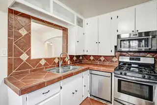312 Laguayra Drive NE Kitchen