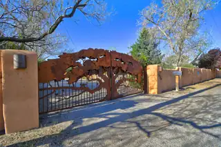 1006 Chavez Road NW, Los Ranchos 