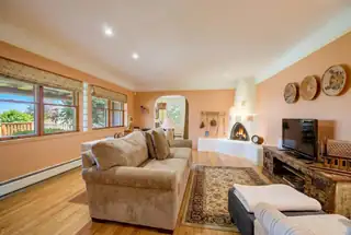 1006 Chavez Road NW Living Room