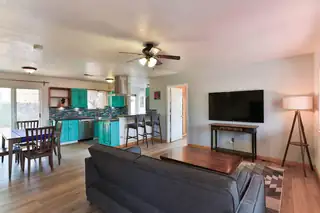 2915 Leopoldo Road NW Living Room