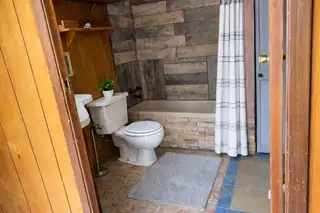 126 Tangle Leg Trail Bathroom