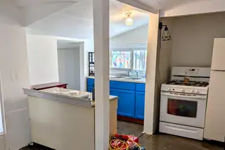 105 S Roosevelt Avenue Kitchen