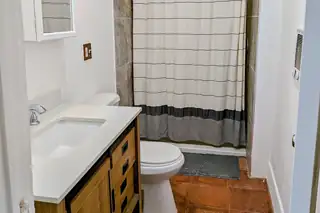 105 S Roosevelt Avenue Bathroom