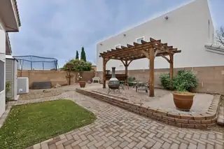 7105 Eagle Canyon Road NE Garage