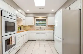 7635 Arroyo Del Oso Avenue NE Kitchen